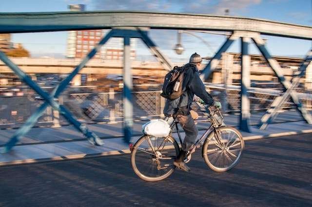 Fietser op de WEB